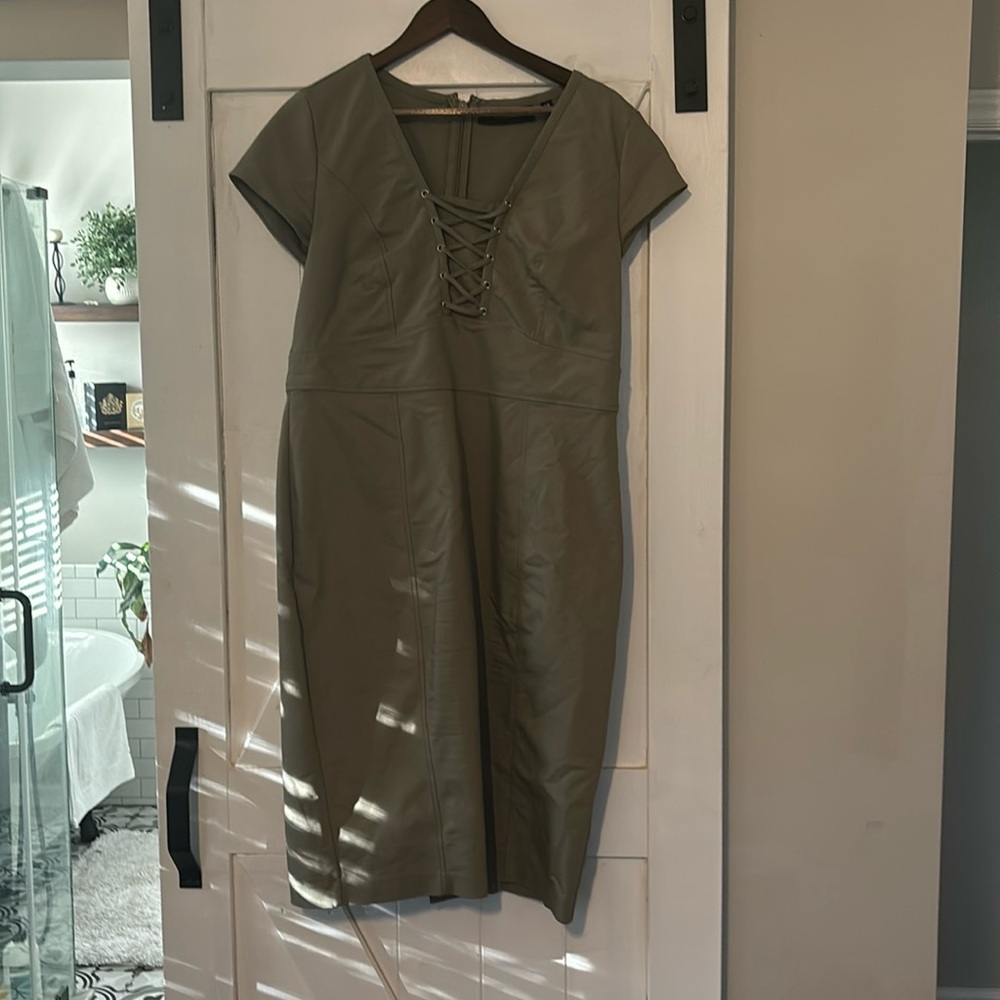 Size 16. Knee length.